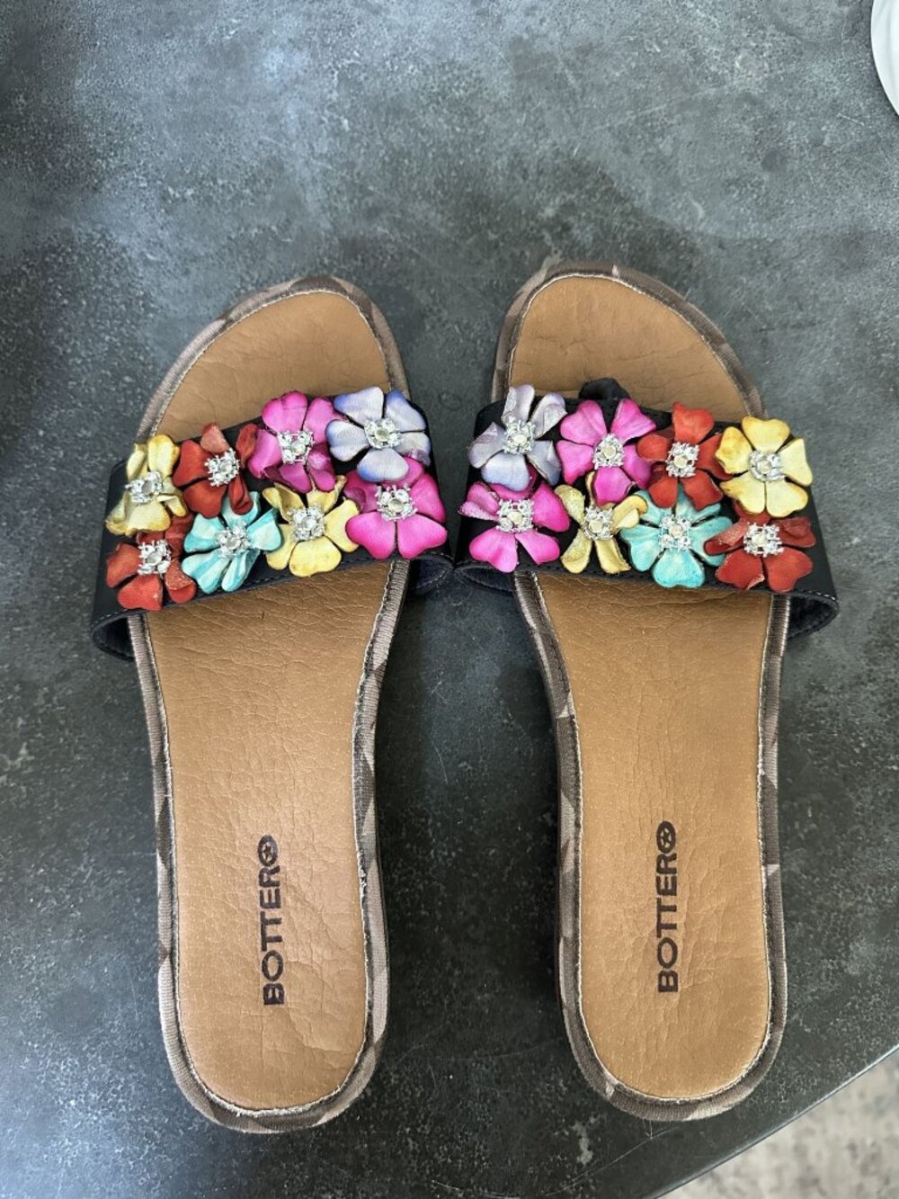 Bottero Flower Flip Flop Slides Size 7
